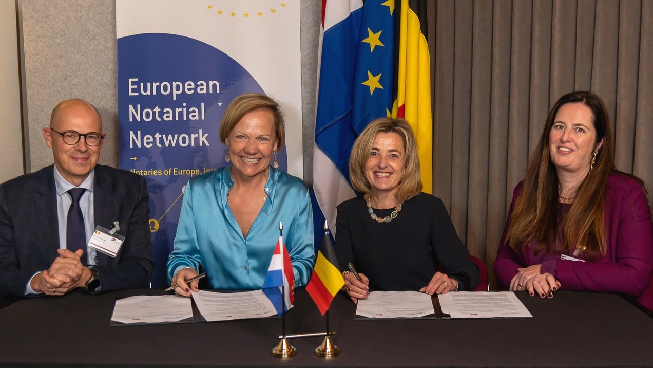 tekenen samenwerkingsovereenkomst NL-B